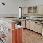 Velegi Kaland Tanya *