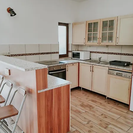 Velegi Kaland Tanya *